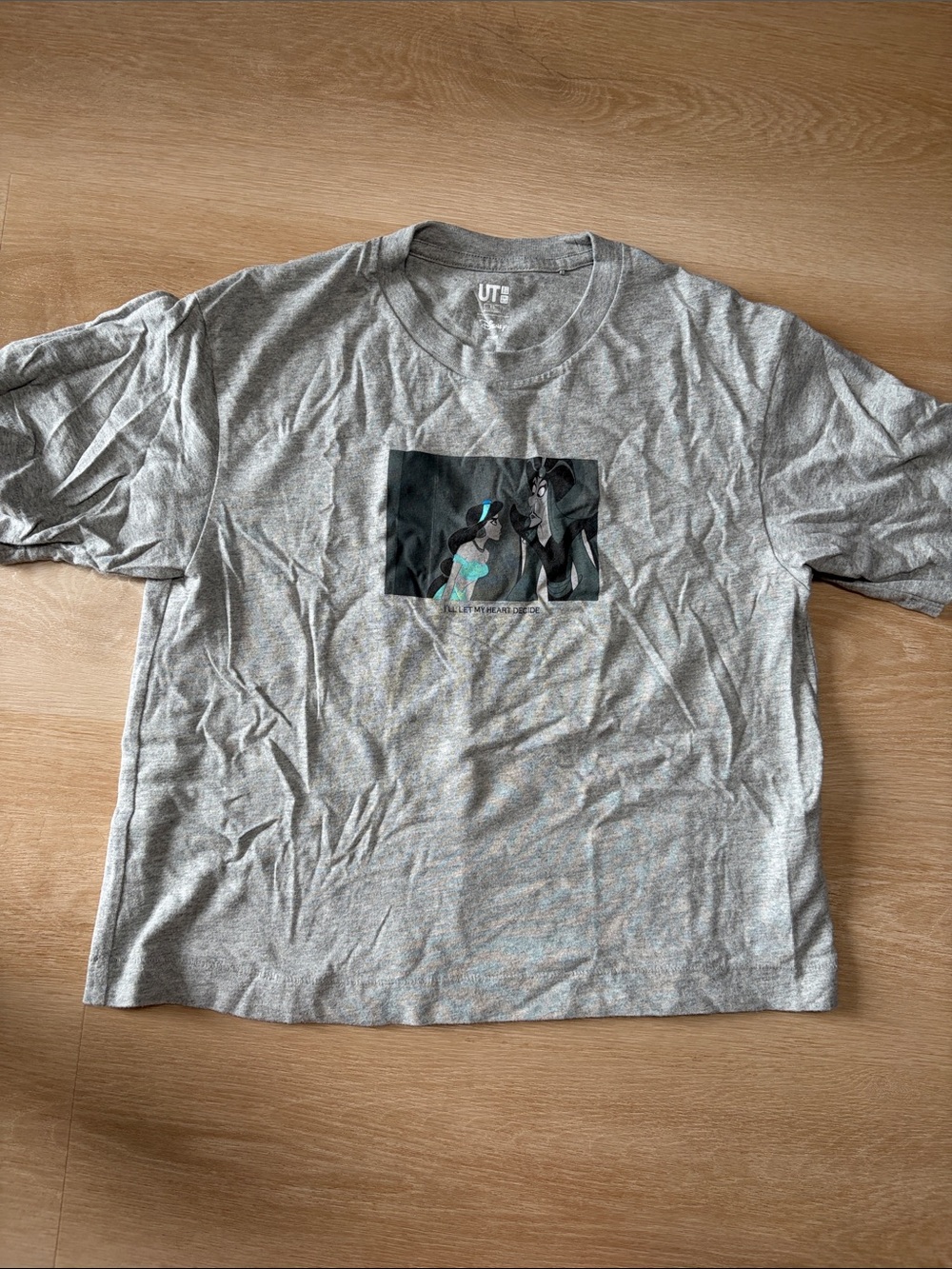 UNIQLO Disney Aladdin Jasmine Jafar Graphic Tee Grey XS